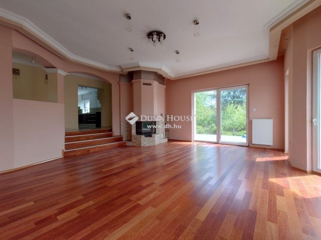 Eladó családi ház, Pilisborosjenőn 193 M Ft, 6 szobás