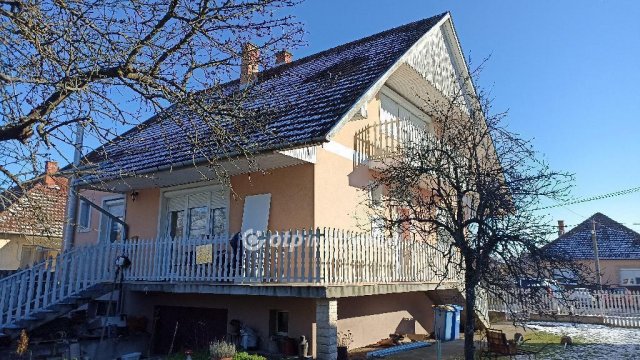 Eladó családi ház, Jászfényszarun 45.9 M Ft, 5 szobás