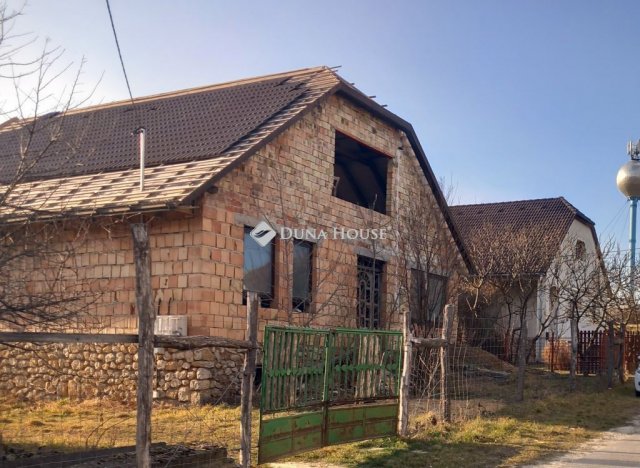 Eladó családi ház, Devecseren 19.9 M Ft, 5 szobás