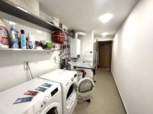 Eladó családi ház, Diósdon 185 M Ft, 8 szobás