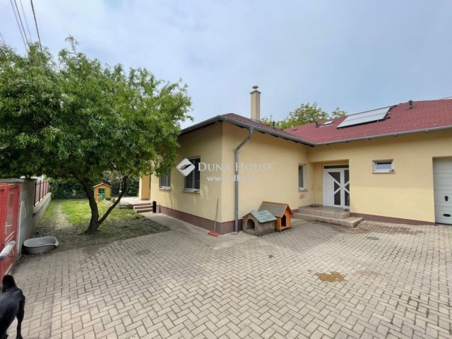 Eladó családi ház, Szentendrén 159.9 M Ft, 5 szobás
