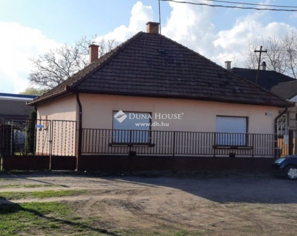 Eladó családi ház, Kecskeméten 65 M Ft, 2 szobás