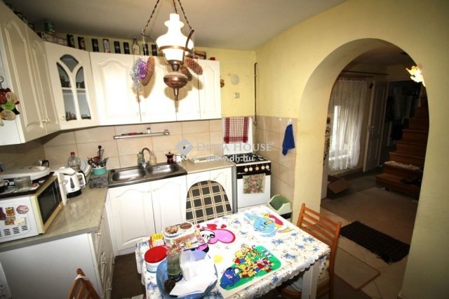 Eladó családi ház, Kecskeméten 26.5 M Ft, 1 szobás