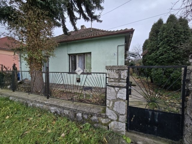 Eladó családi ház, Pécsett 39.9 M Ft, 4 szobás