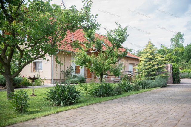 Kiadó családi ház, albérlet, Balatonakarattyán 480 E Ft / hó