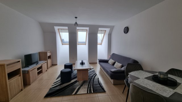 Kiadó téglalakás, albérlet, Szegeden 200 E Ft / hó, 3 szobás