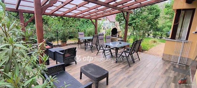 Eladó hotel, Cserkeszőlőn 160 M Ft / költözzbe.hu