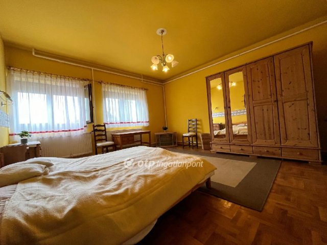 Eladó családi ház, Tiszacsegén 31.5 M Ft, 4+2 szobás
