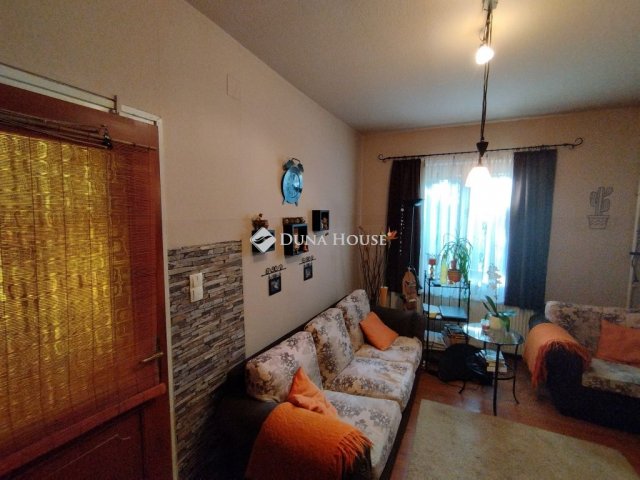 Eladó családi ház, Tatabányán 79.99 M Ft, 3 szobás