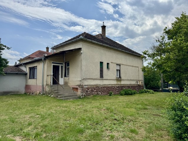 Eladó családi ház, Zalaszentgróton 29.9 M Ft, 3 szobás