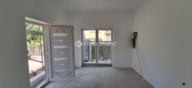 Eladó téglalakás, Budapesten, XV. kerületben 89.9 M Ft, 4 szobás