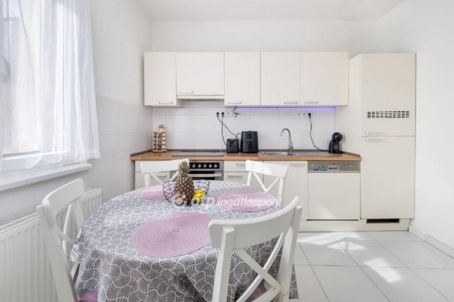 Eladó téglalakás, Budapesten, V. kerületben 65 M Ft, 1 szobás