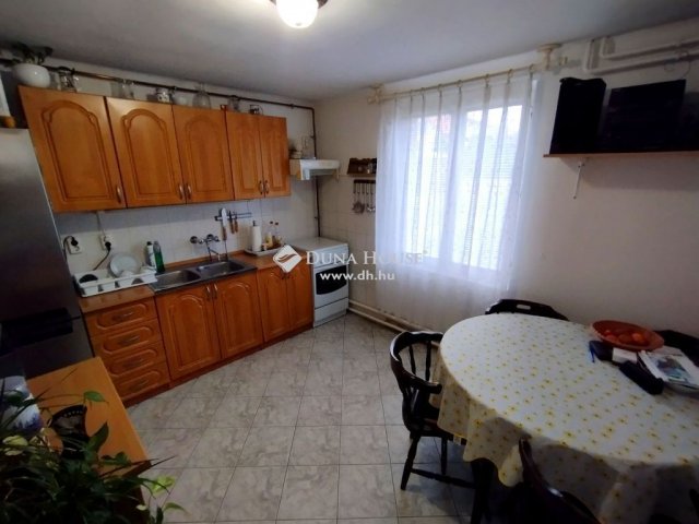 Eladó családi ház, Kecskeméten 63 M Ft, 4 szobás