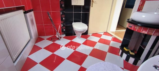 Eladó családi ház, Gyulán 65 M Ft, 5 szobás