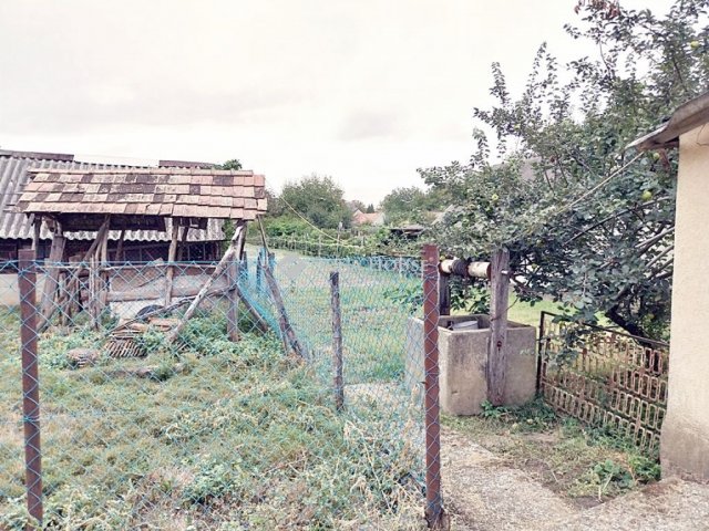 Eladó családi ház, Szákszenden 18 M Ft, 3 szobás