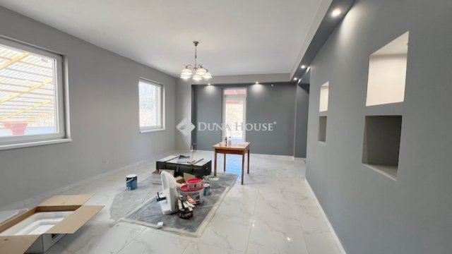 Eladó családi ház, Tiszafüreden 95 M Ft, 9 szobás