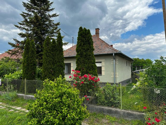Eladó családi ház, Cecén 24.99 M Ft, 4 szobás