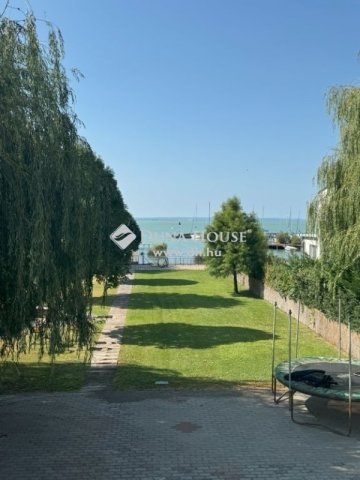 Eladó családi ház, Balatonkenesén 680 M Ft, 3 szobás