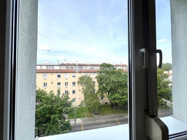 Eladó téglalakás, Veszprémben 45 M Ft, 2 szobás