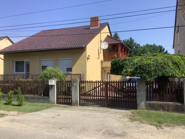 Eladó családi ház, Győrújbaráton, Zrínyi utcában 92.99 M Ft