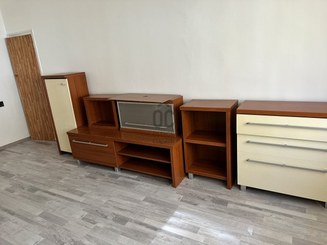 Kiadó téglalakás, albérlet, Szolnokon 100 E Ft / hó, 1 szobás