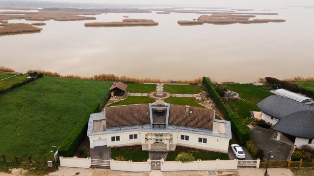 Eladó családi ház, Velencén, Kemping utcában 550 M Ft