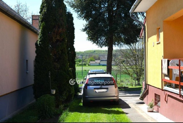Eladó családi ház, Versegen 79.9 M Ft, 5 szobás