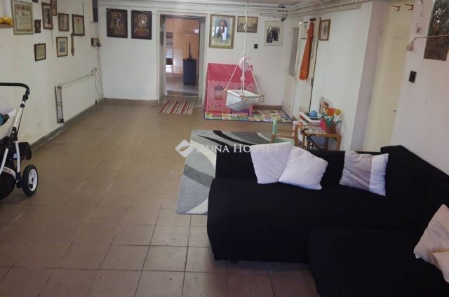 Eladó családi ház, Csopakon 250 M Ft, 9 szobás