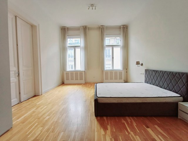 Eladó téglalakás, Budapesten, VI. kerületben 109.99 M Ft