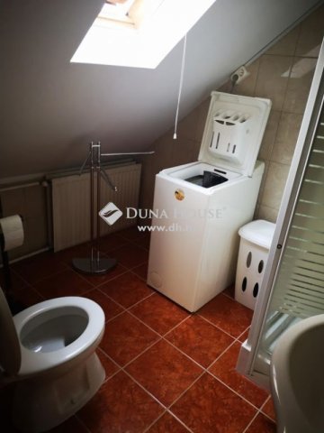 Kiadó téglalakás, albérlet, Pécsett 180 E Ft / hó, 3 szobás