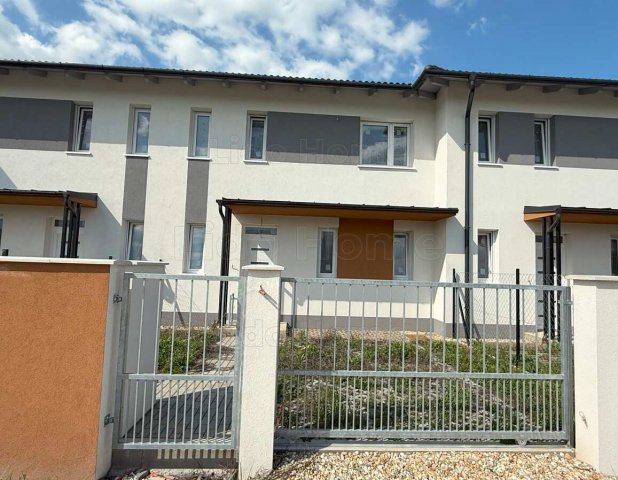 Eladó sorház, Balatonföldváron 89.9 M Ft, 10 szobás