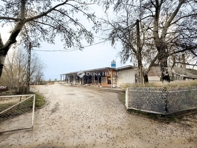 Eladó ipari ingatlan, Tárnokon 229.9 M Ft / költözzbe.hu