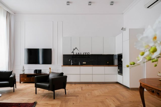Kiadó téglalakás, albérlet, Budapesten, V. kerületben, 3 szobás