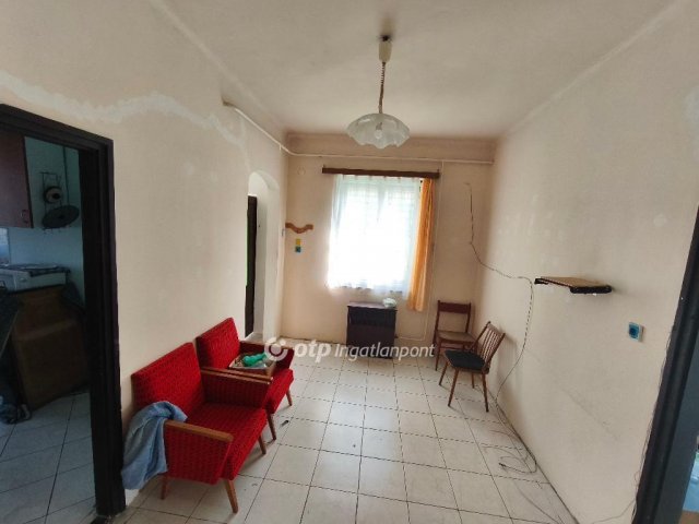 Eladó családi ház, Újszászon 18.5 M Ft, 3 szobás