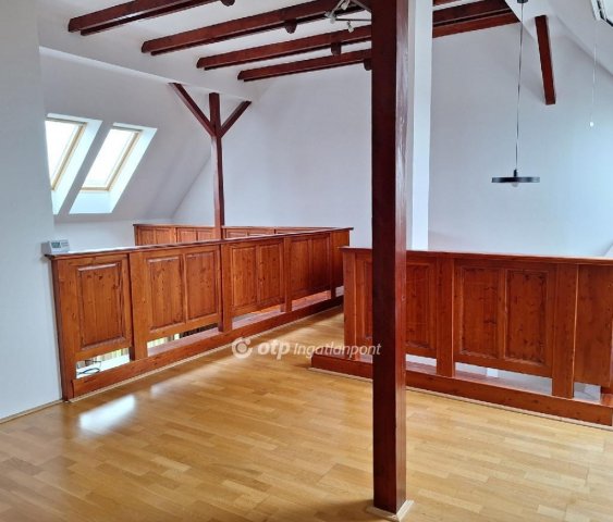 Eladó családi ház, Tótvázsonyban 150 M Ft, 6+1 szobás