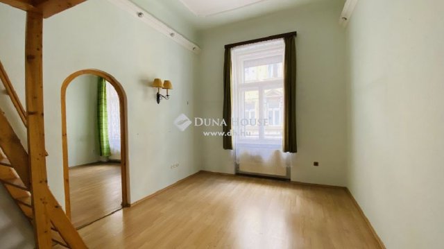 Eladó téglalakás, Budapesten, VI. kerületben 49.8 M Ft, 2 szobás