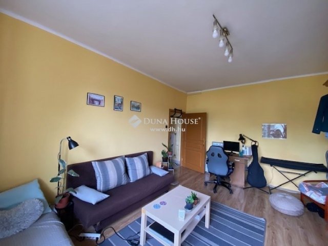 Eladó téglalakás, Pécsett 42.5 M Ft, 2 szobás