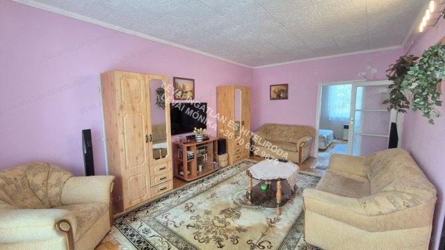 Eladó téglalakás, Békéscsabán 24.5 M Ft, 2 szobás