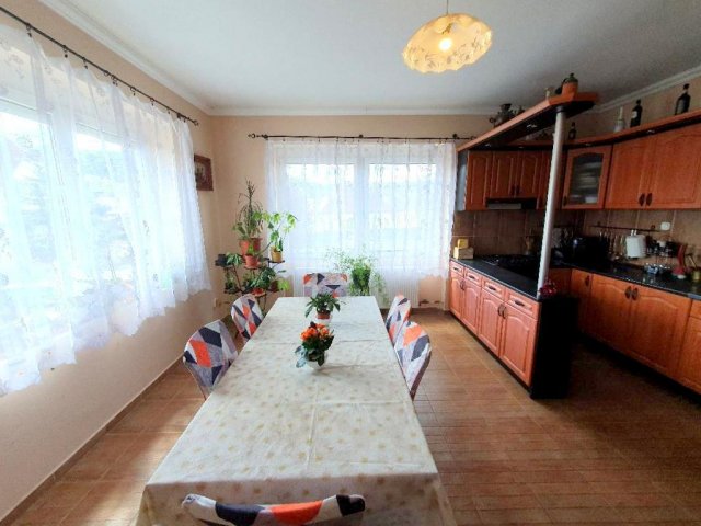 Eladó családi ház, Érden 77.9 M Ft, 4 szobás
