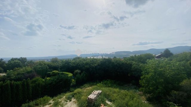 Eladó családi ház, Szentendrén 155.9 M Ft, 5 szobás