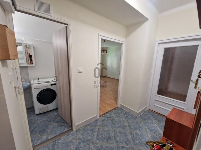 Kiadó téglalakás, albérlet, Cegléden 140 E Ft / hó, 3 szobás