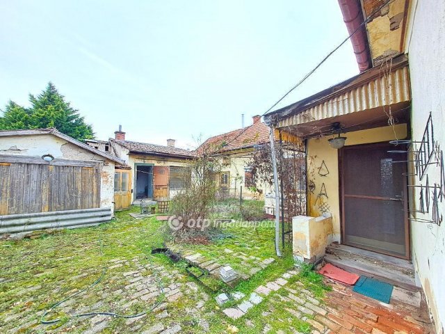 Eladó családi ház, Cegléden 39 M Ft, 5+1 szobás