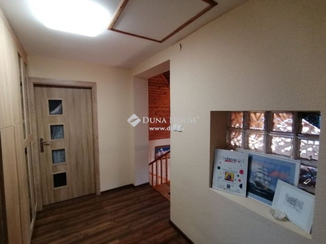 Eladó családi ház, Komáromban 65 M Ft, 3 szobás