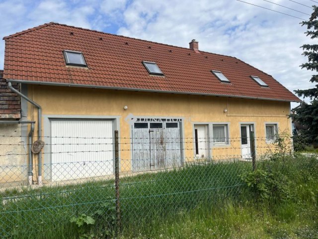 Eladó ipari ingatlan, Veszprémben, Alsóerdő utcában 98 M Ft