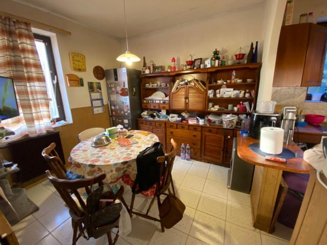 Eladó családi ház, Budaörsön 192 M Ft, 9 szobás