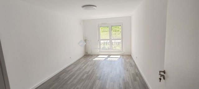 Eladó panellakás, Budapesten, III. kerületben 74 M Ft, 3 szobás