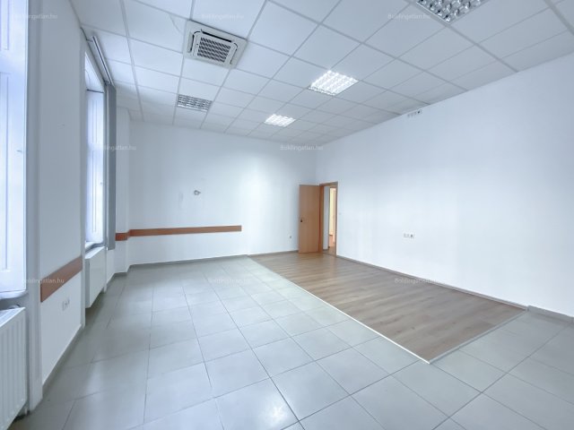 Kiadó iroda, Kaposváron, Fő utcában 300 E Ft / hó