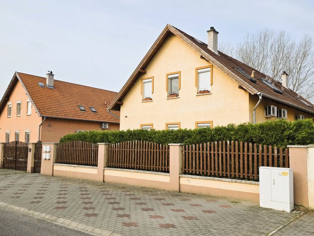 Eladó téglalakás, Győrött 71.5 M Ft, 2+1 szobás