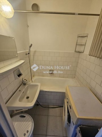 Kiadó panellakás, albérlet, Pécsett 120 E Ft / hó, 2 szobás
