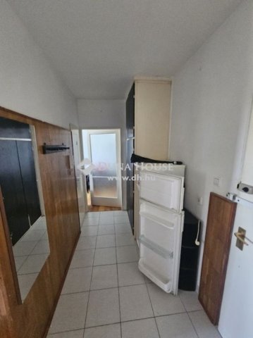 Kiadó panellakás, albérlet, Pécsett 120 E Ft / hó, 2 szobás